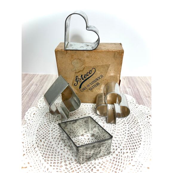 VTG ATECO Cake & Sandwich Cutters - Card Suits, Poker ♦️♣️♥️♠️ Bridge + Box - Picture 2 of 7